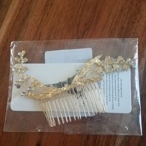 SOLD •4/$20• Gold leaf hair piece